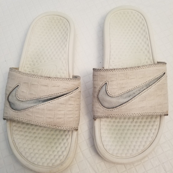 Nike Benassi Sandal White Women Size 7 AO1036-100 - Picture 6 of 6